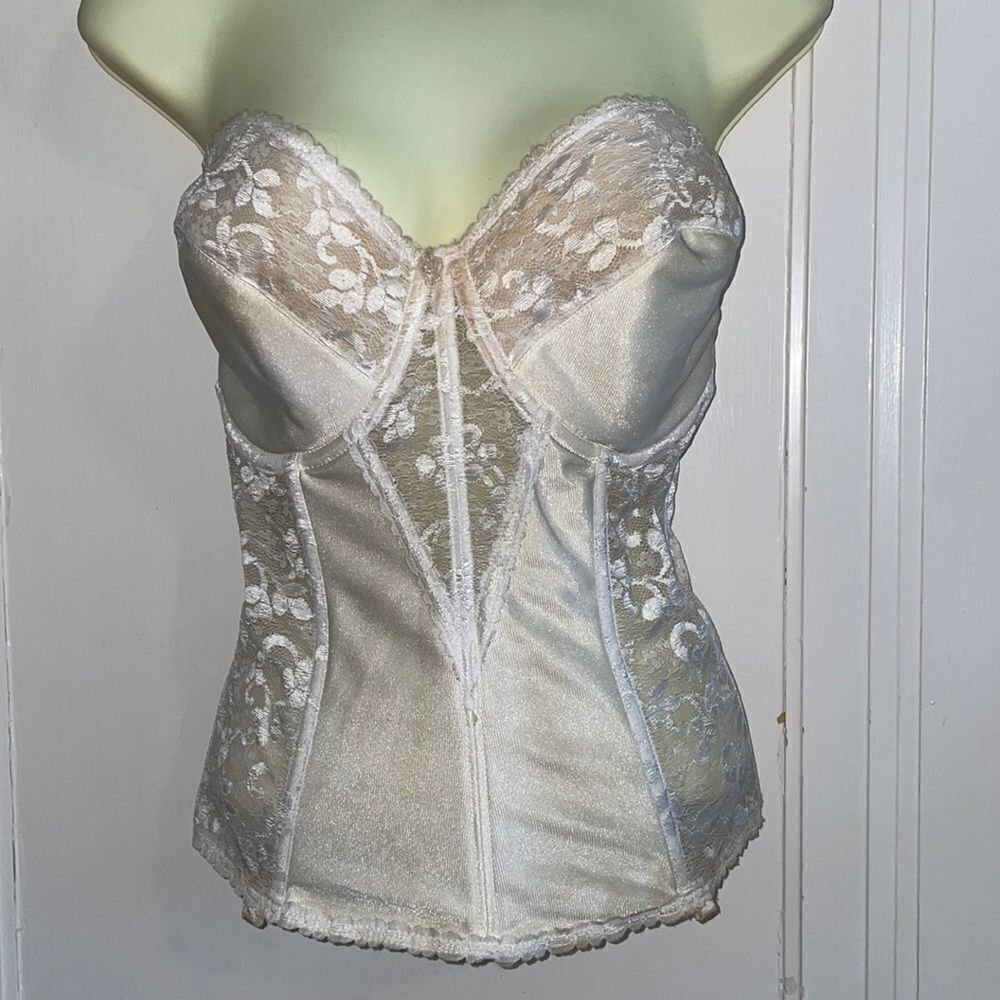 Vtg Carnival white lace corset/bustier